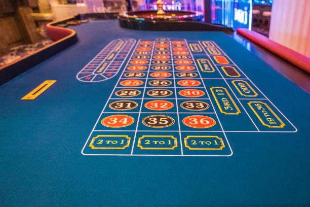 pusattoto platform interface showing live dealer tables, slot games, and sportsbook sections