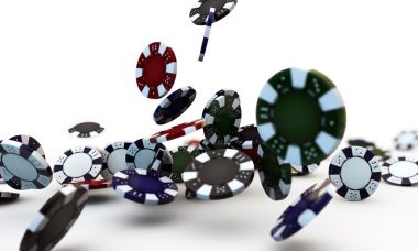 Sic Bo dealer showing three dice outcomes and payout calculations on pusattoto stream